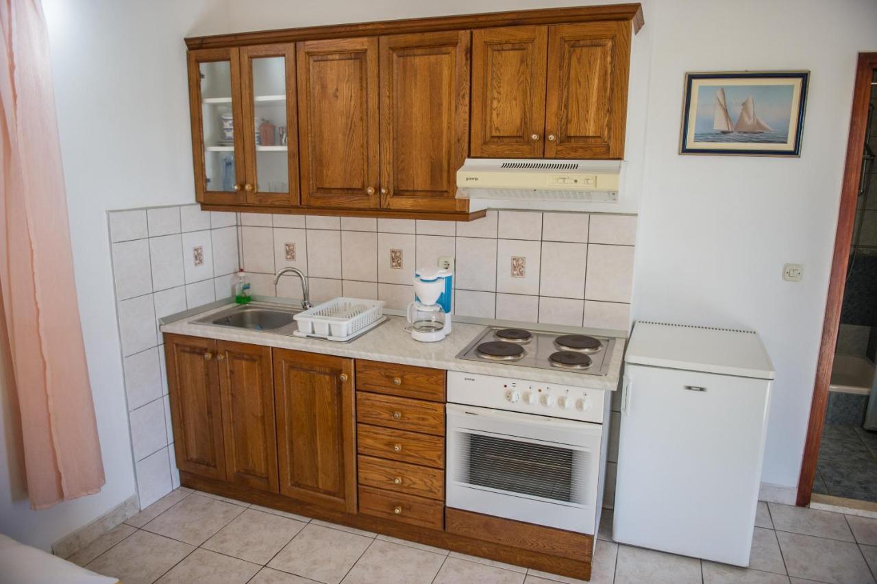 Apartments Skarpa 1601 Rogoznica  Buitenkant foto