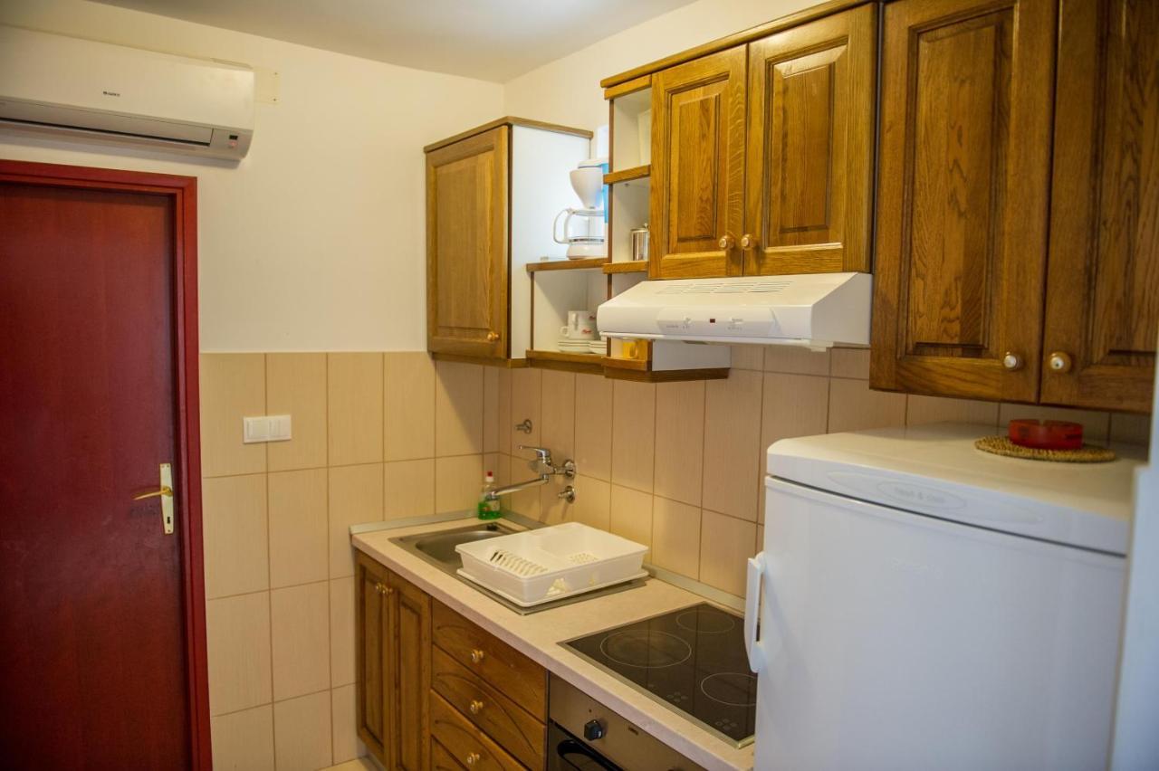 Apartments Skarpa 1601 Rogoznica  Buitenkant foto
